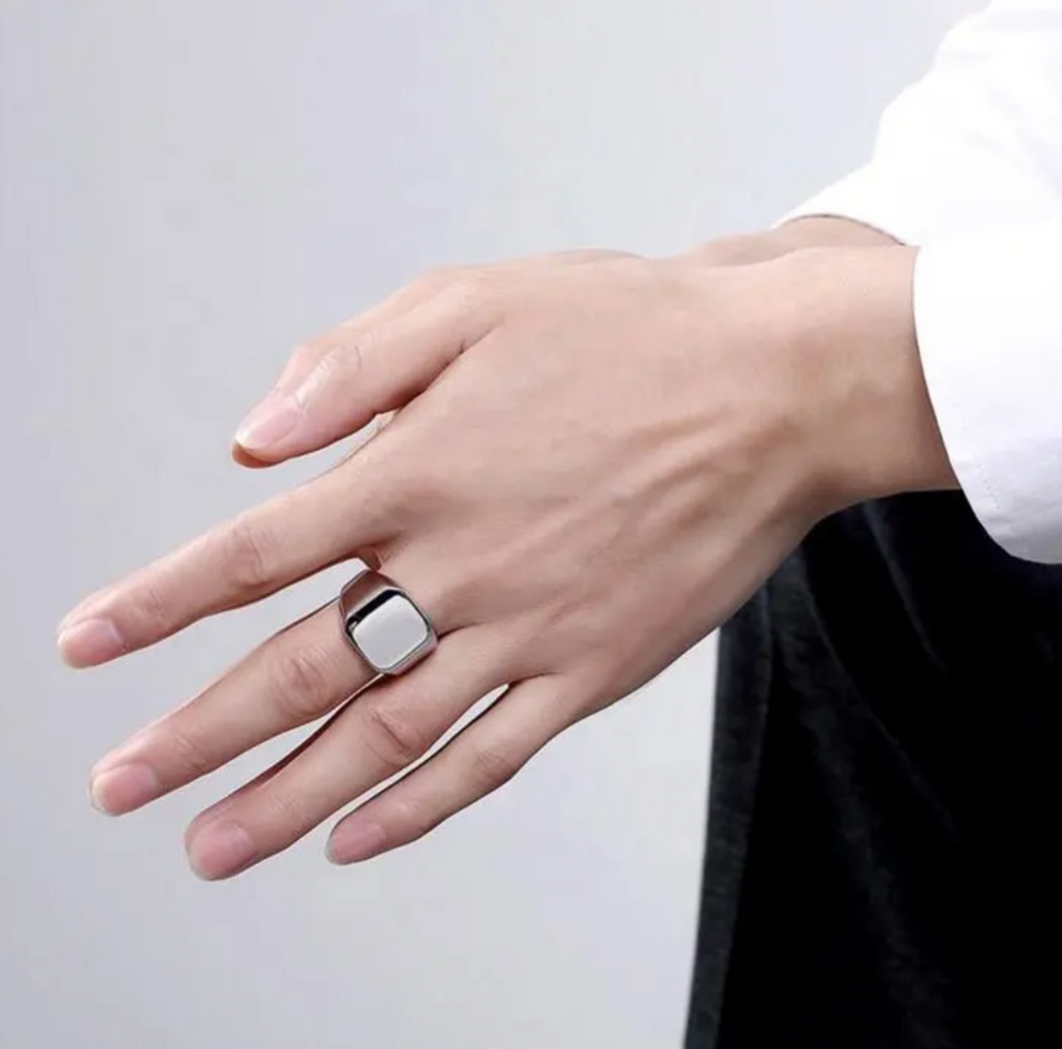 Smooth square top Ring