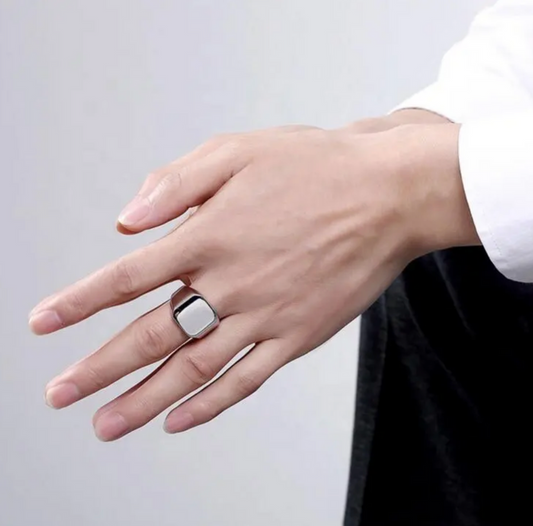 Smooth square top Ring